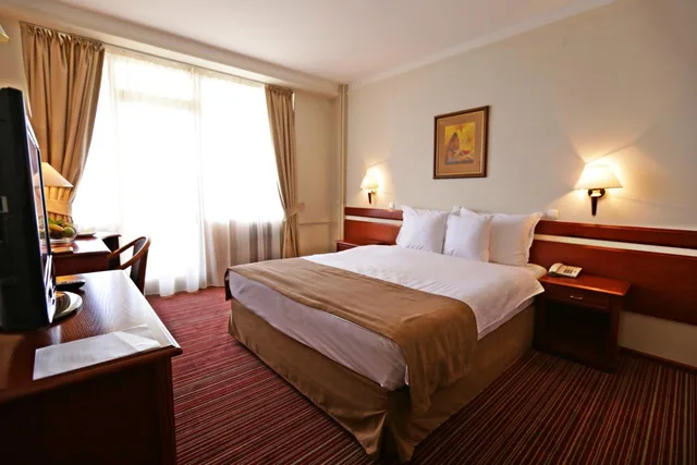 غرفة بسرير مزدوج أو سريرين منفصلين بإطلالة على البحيرة بشرفة، Metropol Hotel 3/10