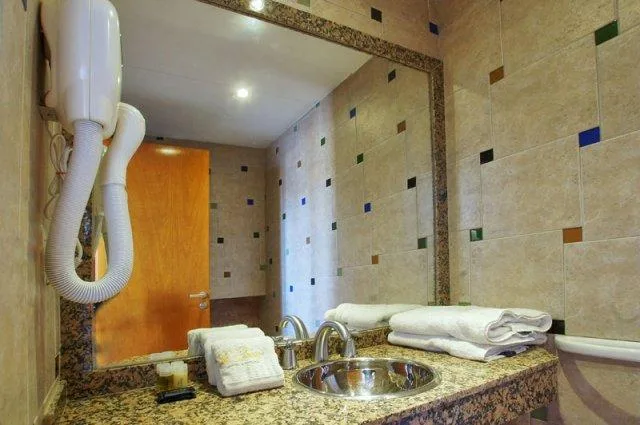 غرفة قياسية ثلاثية، La Fresque Hotel 3/4