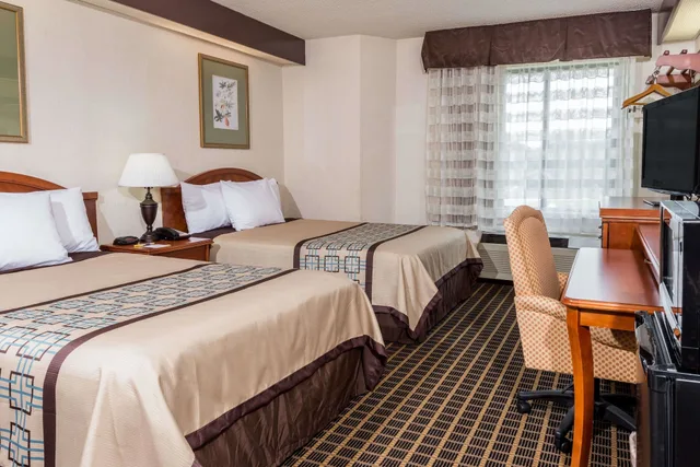 غرفة قياسية بسرير كوين لذوي الإعاقة، Days Inn by Wyndham Yadkinville 1/4