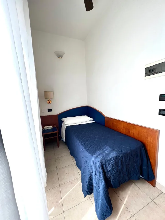 Room, Single, Hotel Montecarlo 4/10