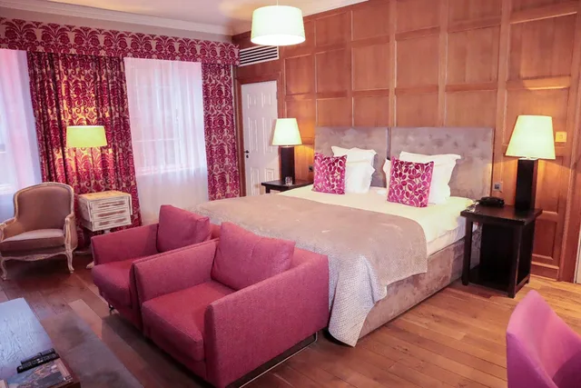 Mini, Suite, King Bed، Tigerlily 2/2