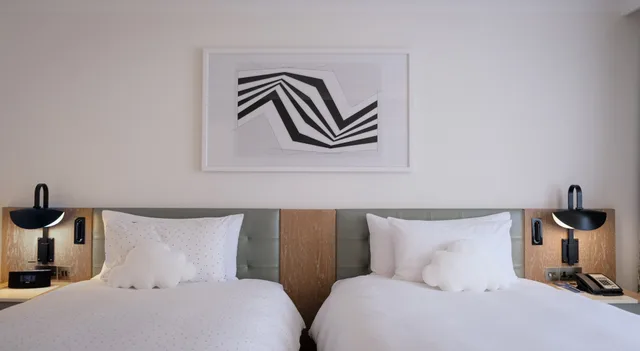 Connecting, Family, King and Twin Beds, Conrad Dublin 1/10