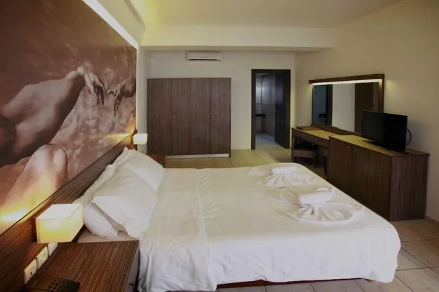 غرفة سوبيريور بسريرين منفصلين، Katrin Suites - Adults Only 1/1