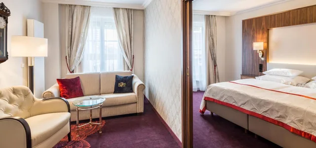 Suite, Stefanie 7/10