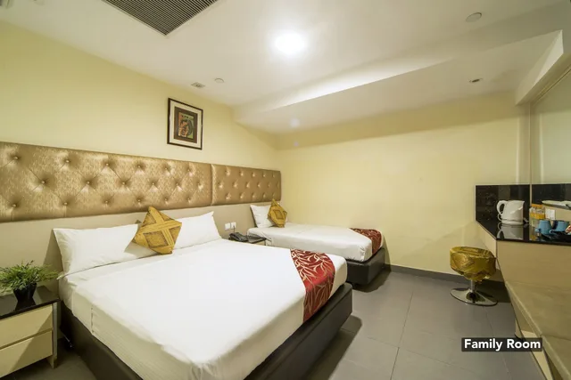 Family Suite, Queen and Twin Beds, No Window, Sandpiper Hotel 3/7