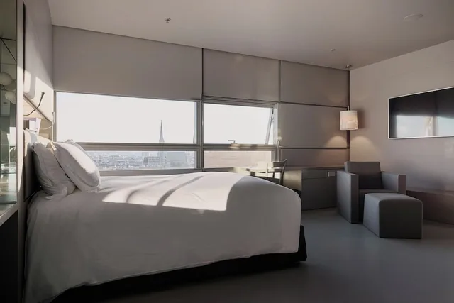 Executive, Suite, King Bed, Cathedral View، SO Vienna Hotel 7/10