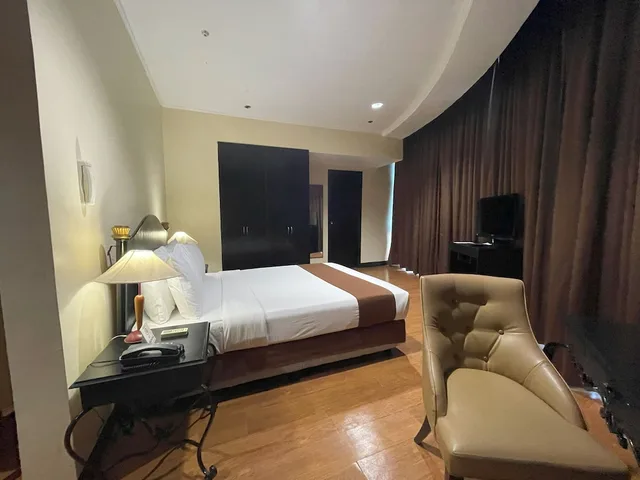Business, Studio, Suite, Queen Bed, Golden Peak Hotel and Suites powered by Cocotel 6/10