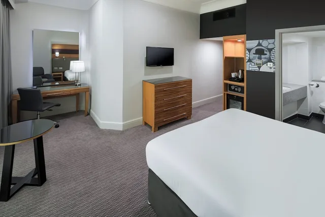 غرفة بريميوم بسرير كينج مع دخول صالة النادي، Crowne Plaza Nottingham 2/4