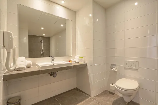 Room, Double Bed, Next Tower، Hotel Mondial 4/4