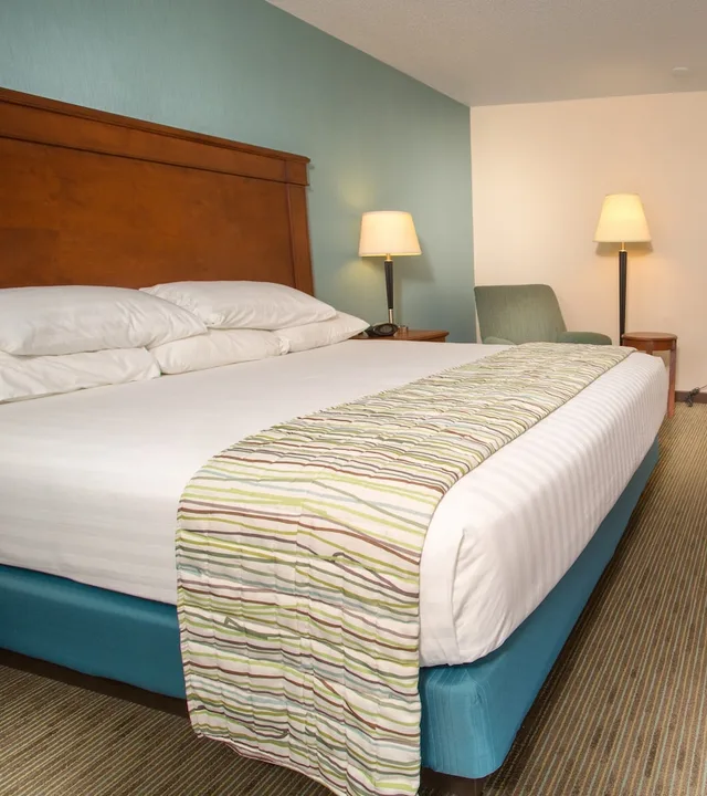 غرفة بسرير كينج، Drury Inn & Suites Cape Girardeau 5/8