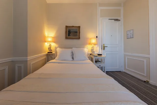 غرفة كلاسيكية بسرير مزدوج بإطلالة على المتنزه، Pavillon Henri IV 3/6