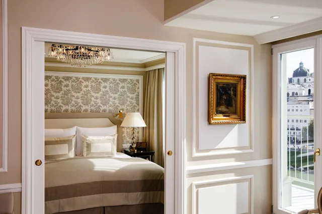 جناح سيغنتشر بسرير مزدوج بشرفة، Hotel Sacher Salzburg 1/4