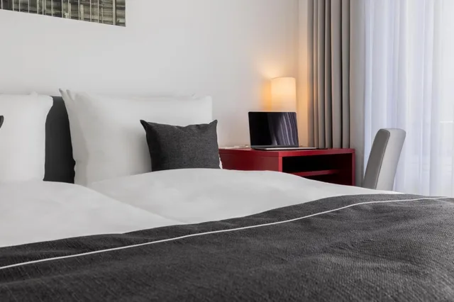 غرفة قياسية بسرير كينج وسرير كوين، Garner Hotel Berlin - Gendarmenmarkt by IHG 8/10