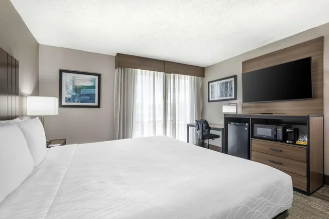 غرفة بسرير كينج مع أريكة لذوي الإعاقة، Best Western Plus Laurel 1/4