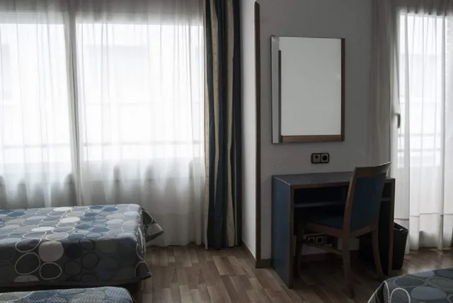 غرفة قياسية ثلاثية، Ronda House Hotel 2/6