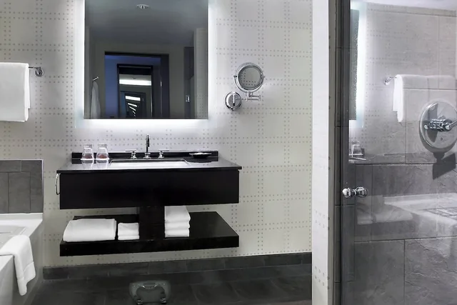 غرفة سوبيريور بسرير كينج لذوي الإعاقة، The Liberty, A Luxury Collection Hotel, Boston 5/5