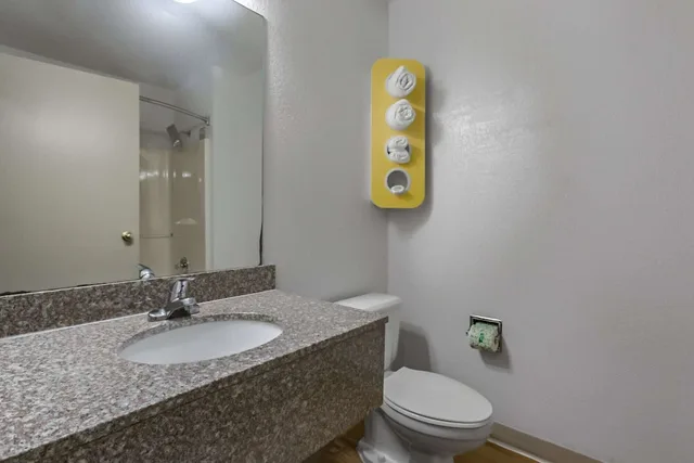 غرفة ديلوكس بسريرين مزدوجين لذوي الإعاقة، Motel6 Augusta, KS 6/7