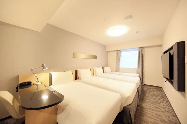 غرفة بريميوم بأربعة أسرّة وسريرين منفصلين، Richmond Hotel Tokyo Suidobashi 1/4
