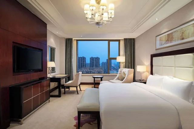 Deluxe, Suite, King Bed, Smoking, Wyndham Xinyang Downtown 1/1