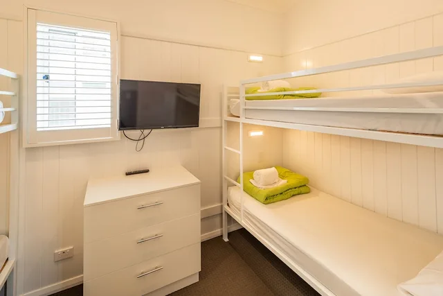 كابينة ديلوكس بسرير كوين وأسرّة بطابقين وسرير بطابقين بـ3 غرف نوم، Ingenia Holidays Bonny Hills 3/4