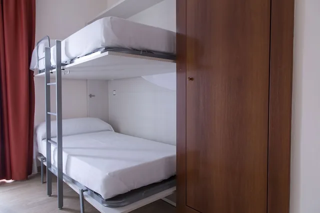 غرفة عائلية بسريرين منفصلين مع أريكة، GHT Balmes Hotel, Aparthotel & Splash 9/10