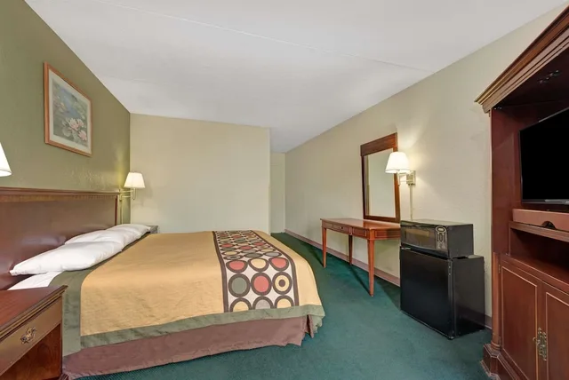 غرفة بسرير مزدوج لذوي الإعاقة، Super 8 by Wyndham Indianapolis South 1/6