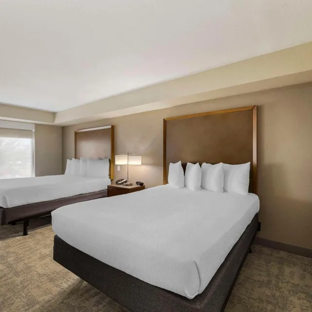 غرفة بسرير كوين، Best Western Plus Henderson Hotel 2/5
