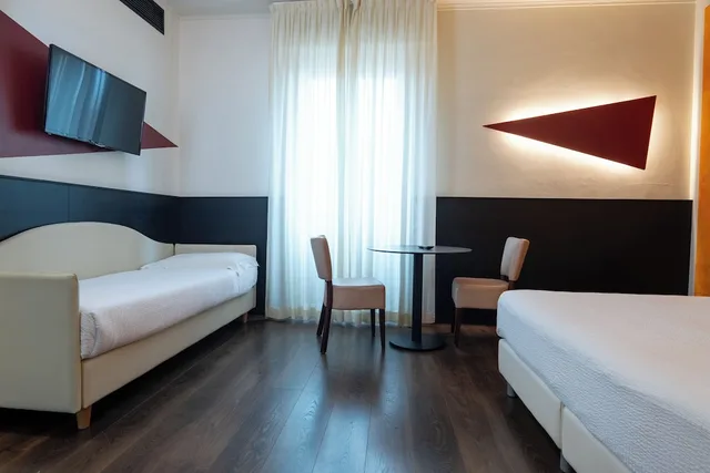 غرفة ثلاثية بثلاثة أسرّة، Hotel Italia 4/10