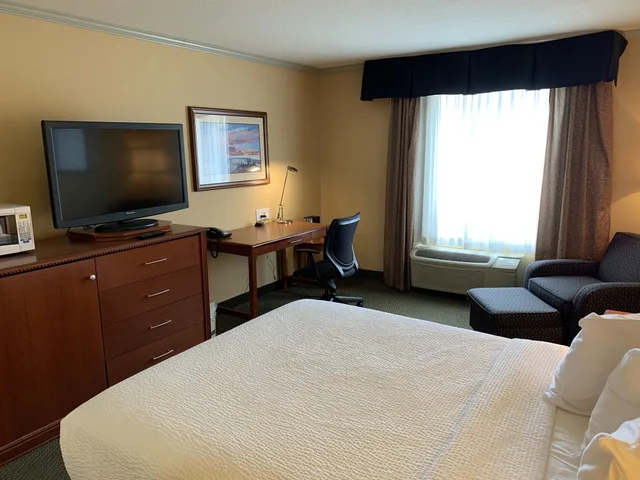 Superior, Queen Bed, Merit Hotel And Suites 5/8