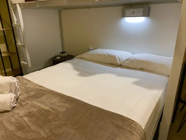 غرفة ثلاثية بسرير مزدوج وسرير بطابقين بحمام مشترك، The Loft Hostel 3/10
