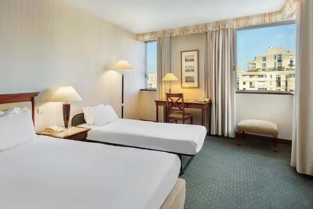 غرفة ديلوكس بسرير كينج مع سرير إضافي، Occidental Paris Levallois 4/8
