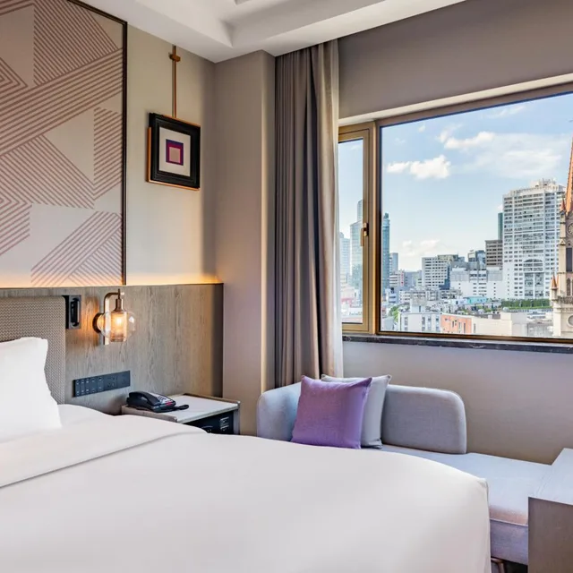 غرفة بسرير كينج بإطلالة على المدينة للمدخنين، Crowne Plaza City Center Ningbo 2/3