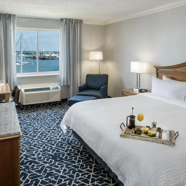 غرفة بسرير كينج بإطلالة على المرفأ، The Newport Harbor Hotel and Marina 2/4