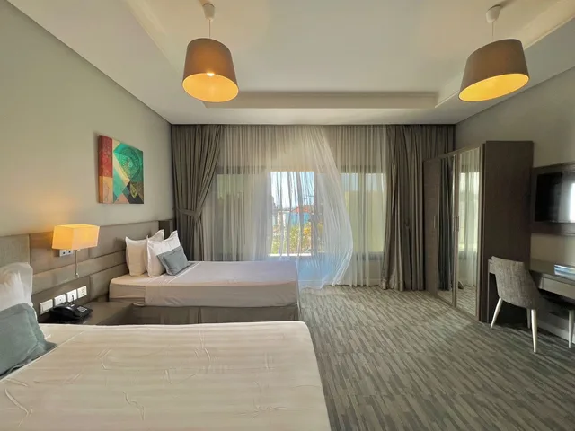 شقة بسريرين منفصلين وسرير كينج بغرفتي نوم، كورنيش لورين سويتس(Loren Suites Corniche) 8/10
