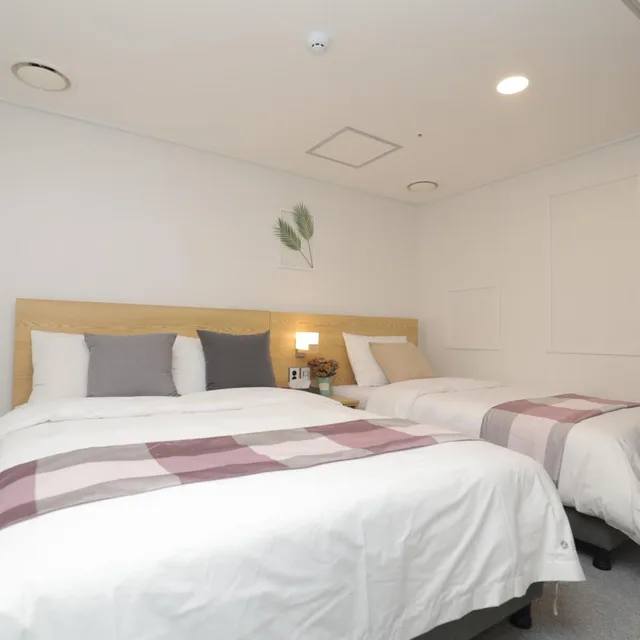 Family, No Window، LINE HOTEL MYEONGDONG 2/9