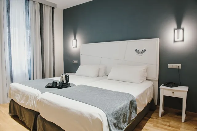 غرفة بسرير مزدوج أو سريرين منفصلين بشرفة، Hotel Los Angeles & Spa 2/10