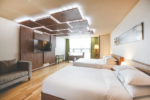 غرفة ديلوكس عائلية بسرير كوين وسرير فردي، Sunset Hotel 1/10