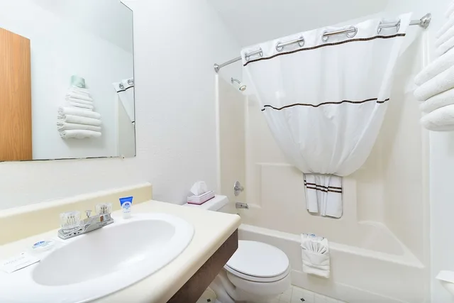 غرفة بسرير كينج، Americas Best Value Inn Kadoka 4/4