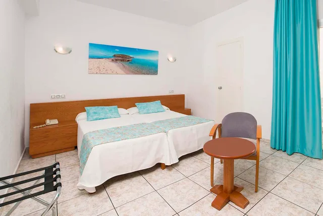 غرفة قياسية بسريرين منفصلين، Hotel Tropical Ibiza 3/4