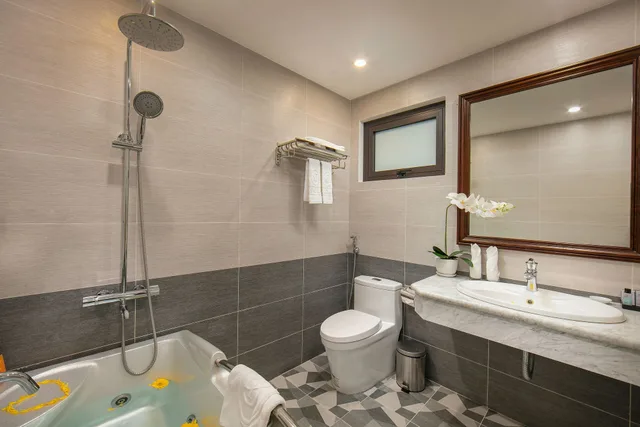 غرفة تنفيذية بسريرين منفصلين بحوض استحمام، Gloud Hotel 3/3
