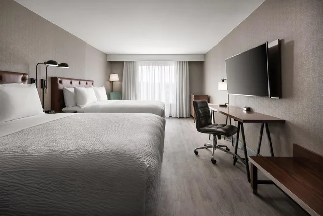 غرفة قياسية بسريرين كوين، Four Points By Sheraton Hotel Suites San Francisco Airport 2/6