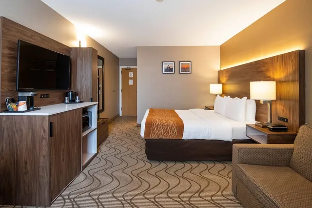 غرفة قياسية بسرير كوين مع أريكة، Comfort Inn North Bay 6/7