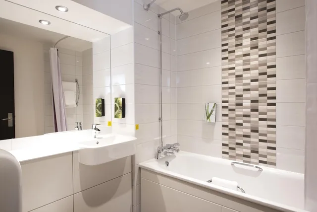 غرفة عائلية رباعية بسرير كينج وسريرين منفصلين، Premier Inn Leeds City Centre (Whitehall Road) Hotel 3/3