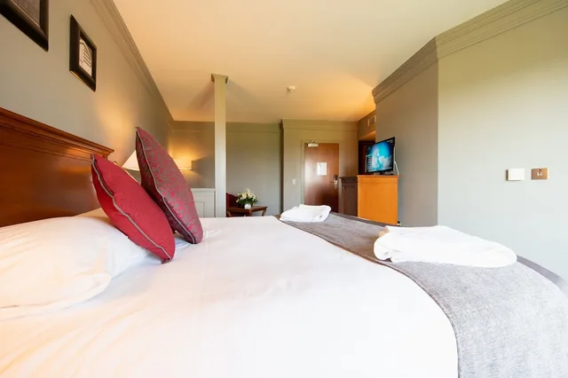 جناح جونيور بسرير كينج، Bryn Meadows Golf Hotel Spa 1/4