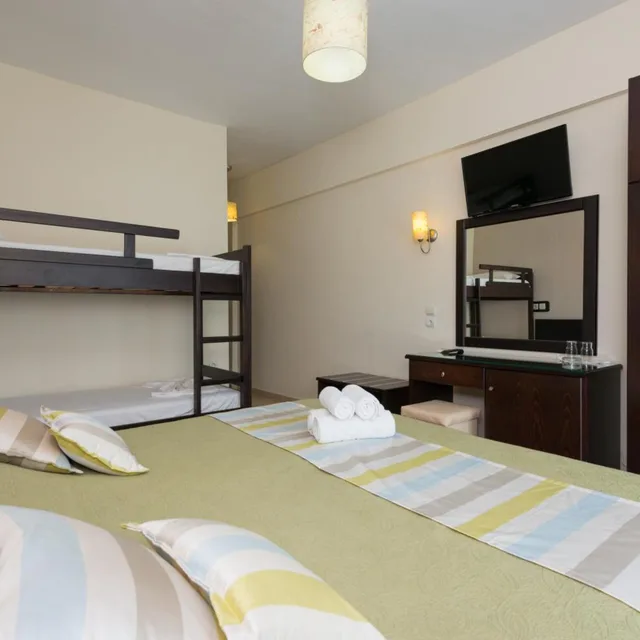 غرفة عائلية بسرير بطابقين، Maranton Beach Hotel 1/4