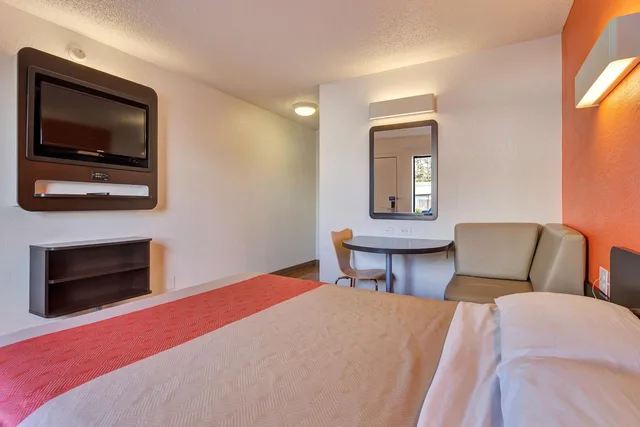 1 Queen Bed - Nsmk، Motel6 Santa Rosa - South 5/10