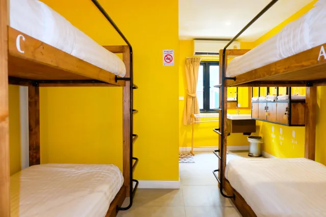 غرفة رباعية بحمام خاص، Siri Poshtel Bangkok 2/2