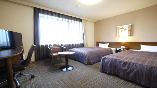 غرفة قياسية بسرير نصف مزدوج وسريرين منفصلين للمدخنين، Route Inn Yatsushiro 1/1