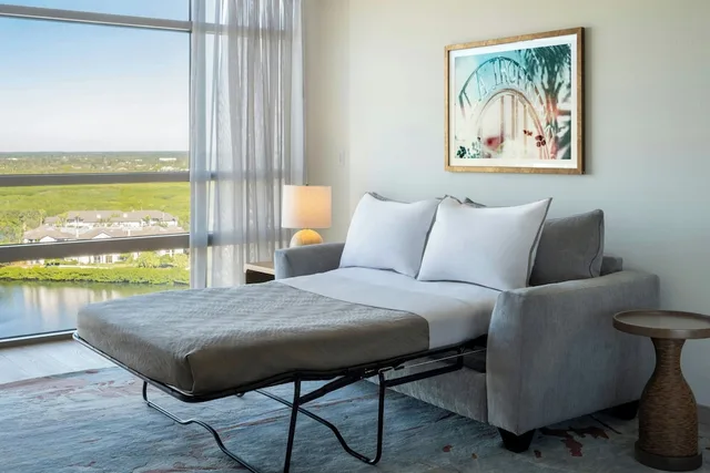 غرفة ديلوكس بسرير كينج بإطلالة مع أريكة، The Westin Tampa Bay 3/6