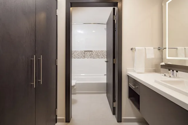 جناح استوديو بسرير كوين بمطبخ، Staybridge Suites Saltillo 2/3